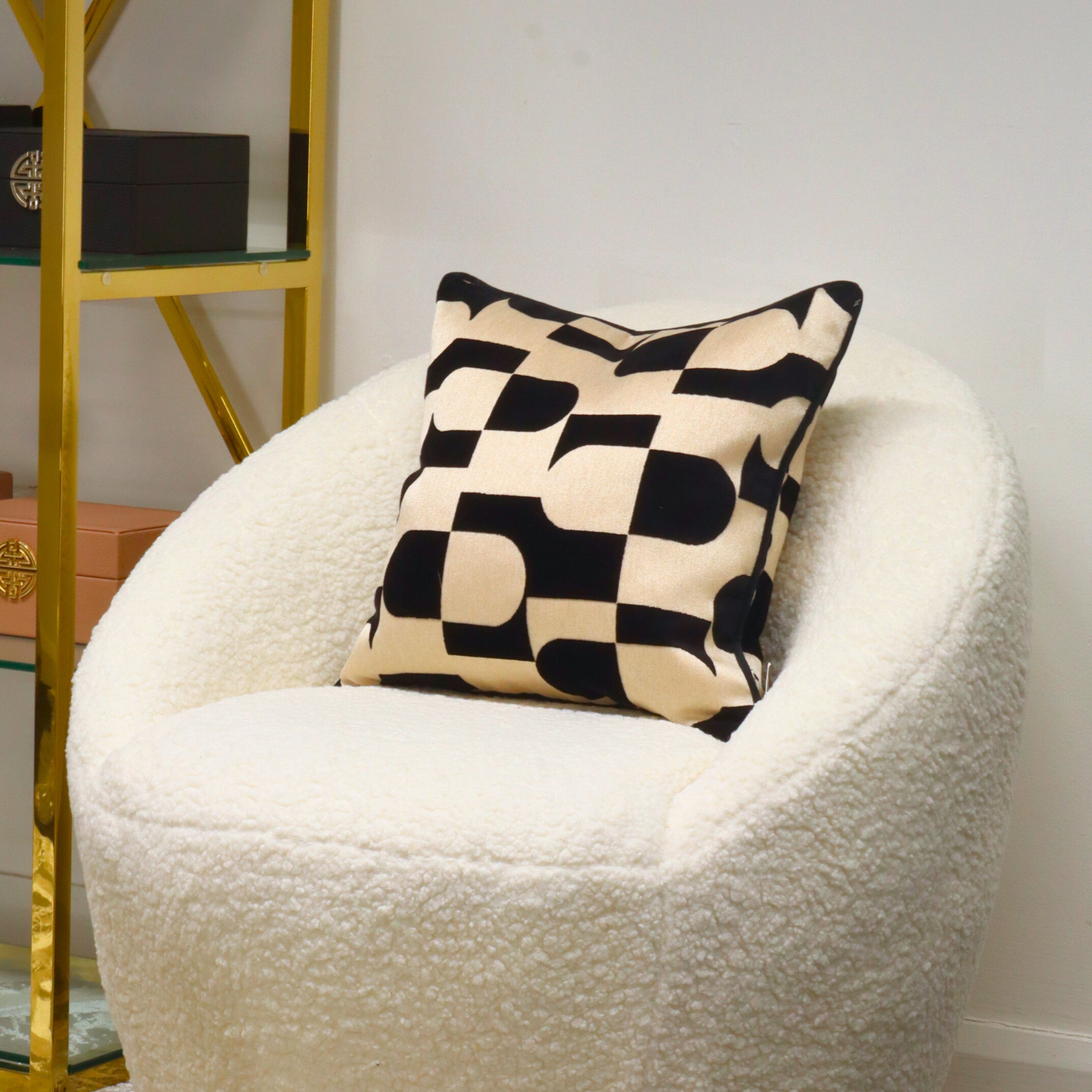 Small Chill Pill Black & Cream Cushion malini