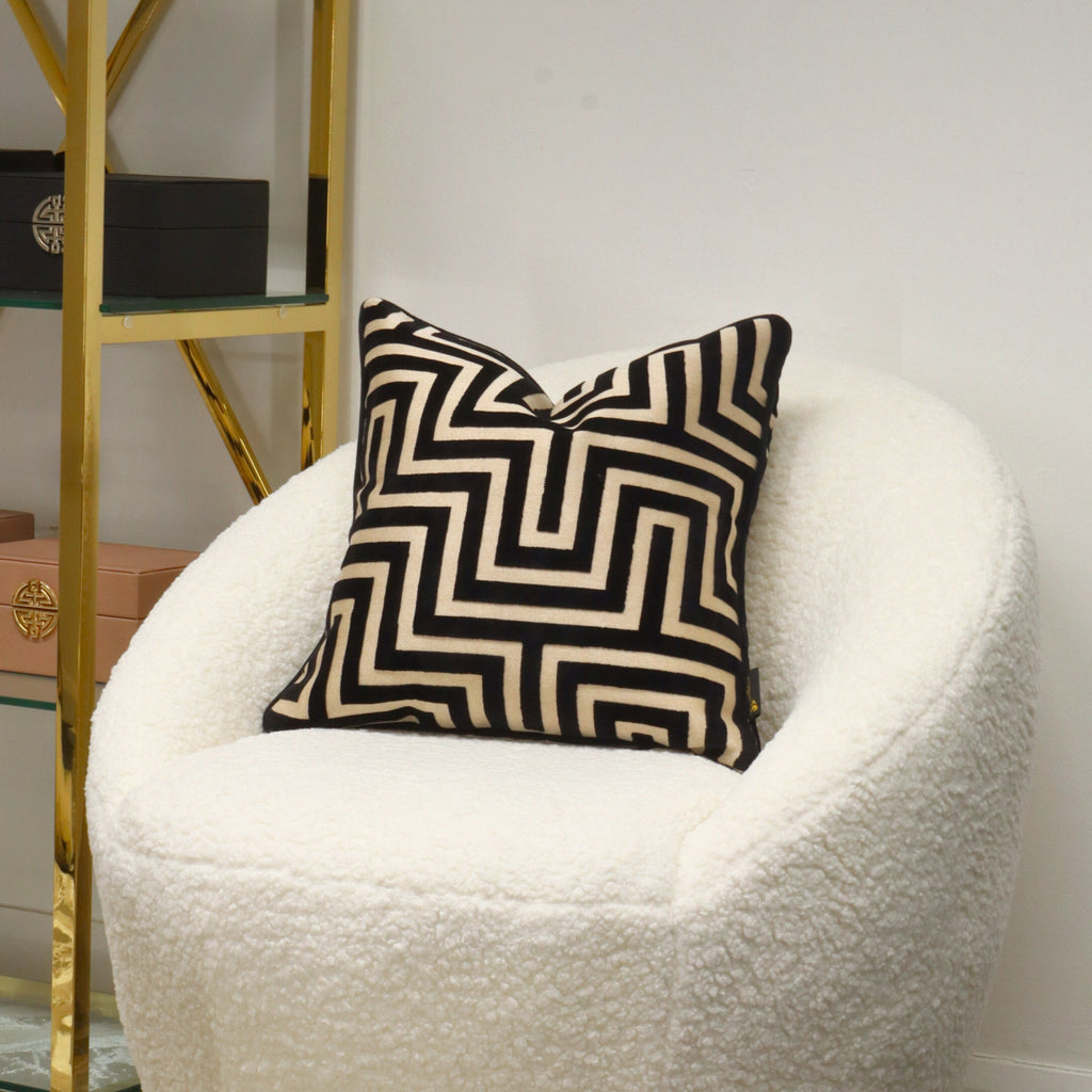 Paul Moneypenny Amazing Black Cushion 43 x 43 malini