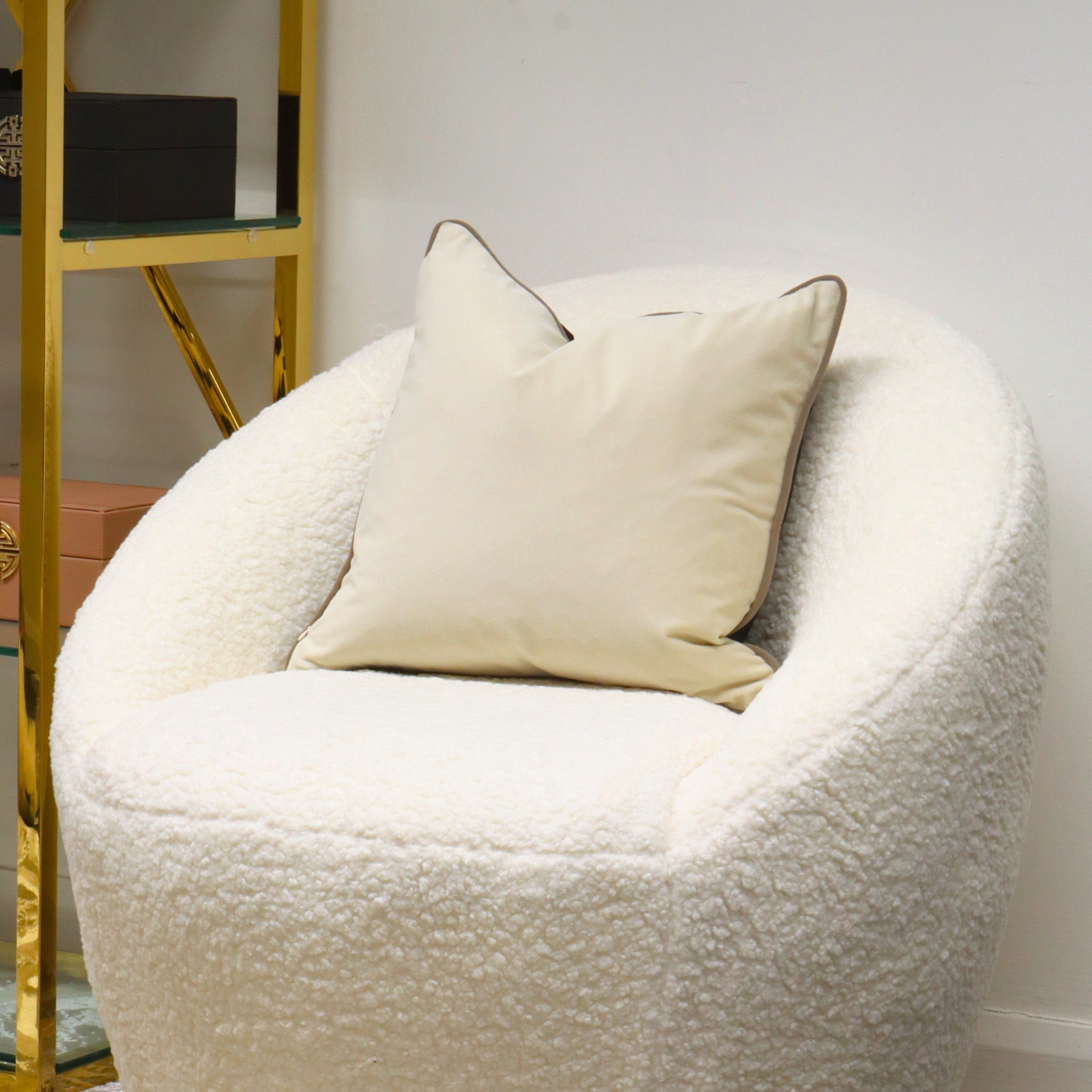 Small Paul Moneypenny Two-faced Black And Cream Cushion malini