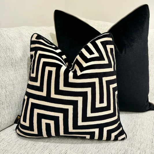 Paul Moneypenny Amazing Black & White Maze Cushion malini