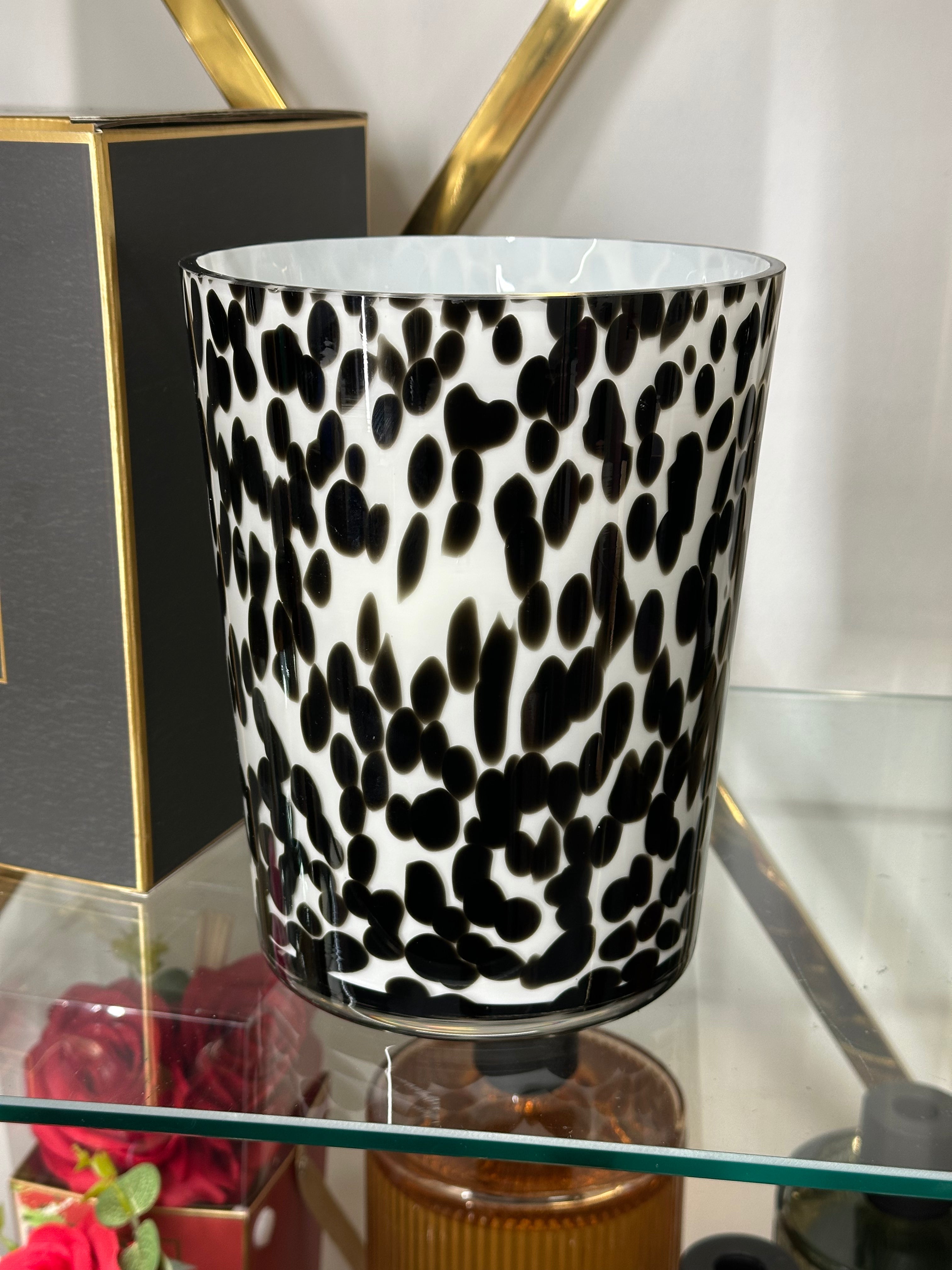 2000g Oud Wood Scented Candle Lesser & Pavey Ltd