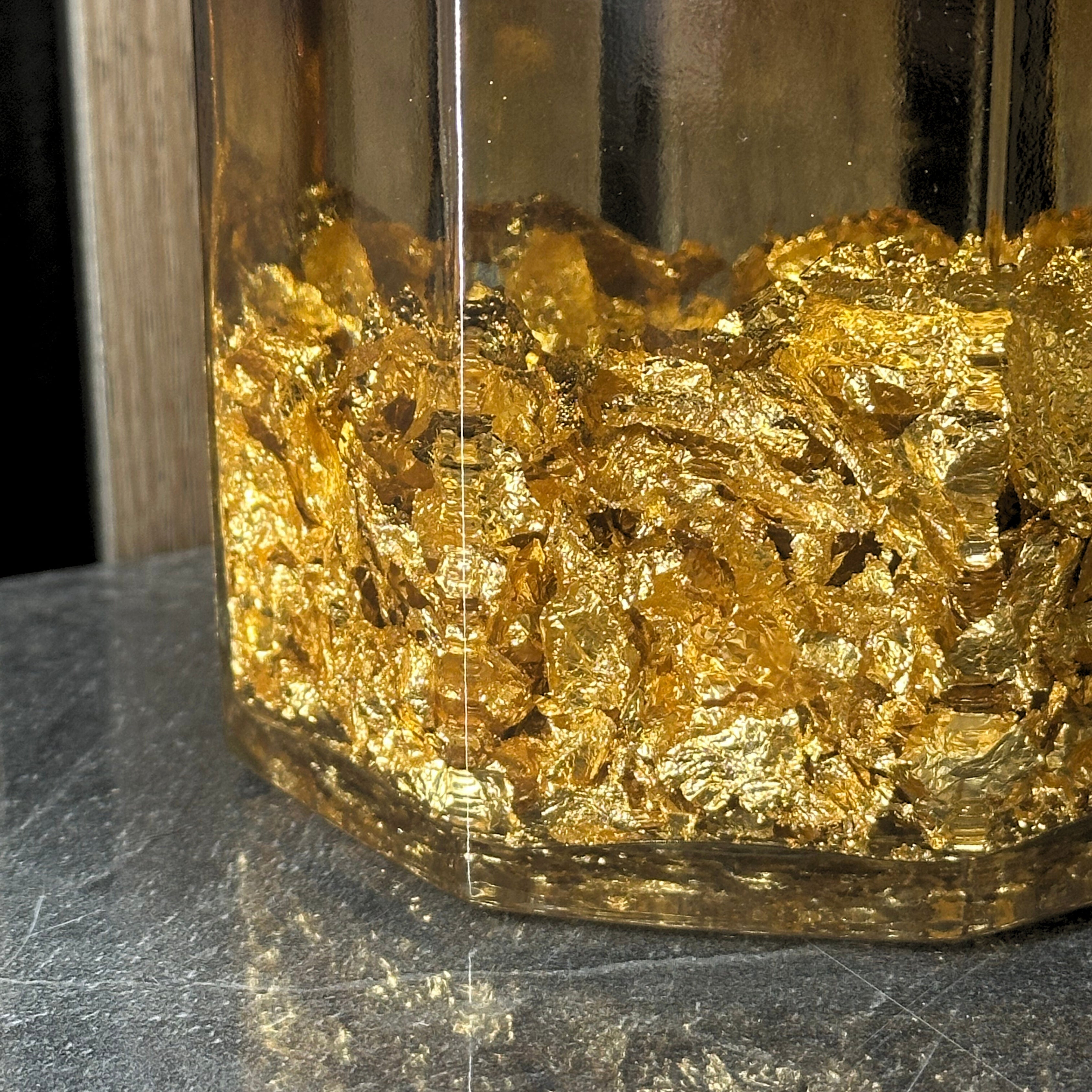 Desire Aroma Midas Suave 1000ml Reed Diffuser with Gold Foil Pieces