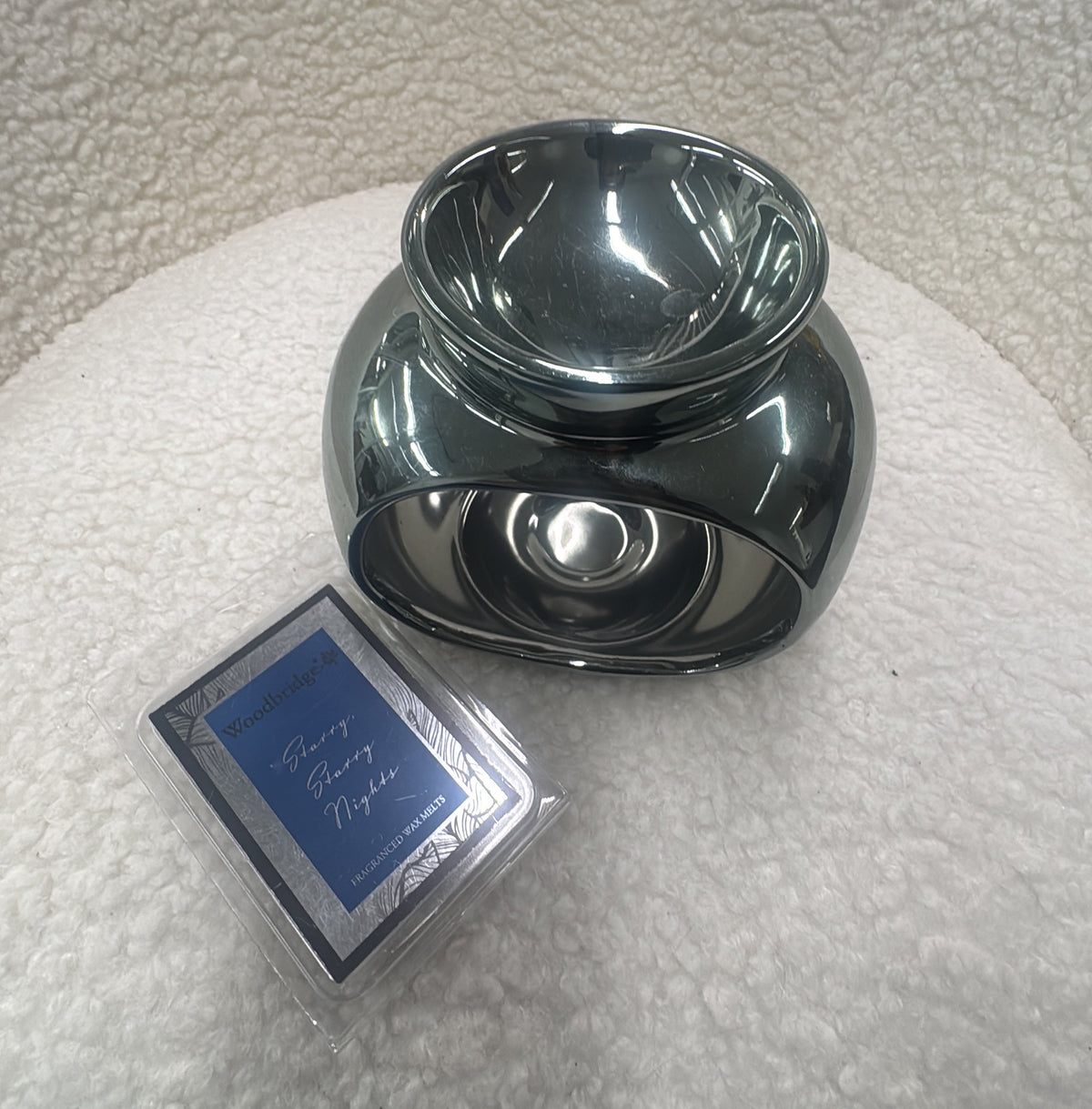 AUCTION BUNDLE Wax Oval Burner with Starry Nights Wax Melt Auction