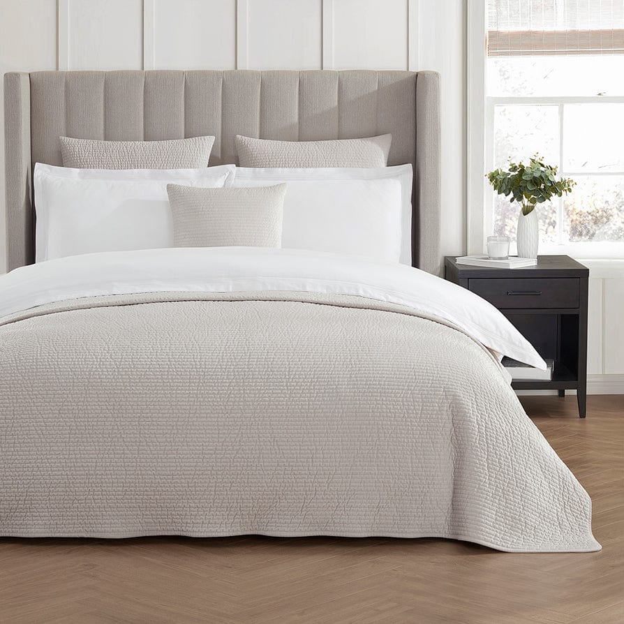 Hendersen White King Quilt malini